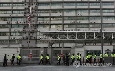 항상 삼엄한 경비가 이루어지는 미국대사관 ⓒ연합뉴스 